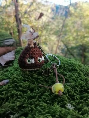 Porte-cles chataîgne, la Casta salamandingue, Flower power princesse, acrylique, perles verres chalumées, perles bronze