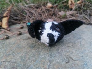 Porte-clés Tzeck, le border collie, de Sylvie, acrylique, perles ...