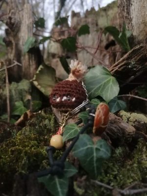 Porte-cles chataîgne,  Casta salamandingue, Un automne , acrylique, perles ..., apprêt érable