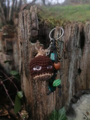 Porte-clés chataîgne, Casta salamandingue,  des perles vintages, acrylique, perles