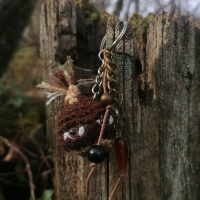 Porte-cles chataîgne, Mini Casta salamandingue, brown vibes, acrylique, perles …