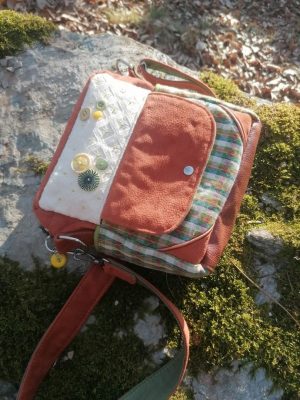 Petite pochette, Pitchoune Ensarriada "Balade seventies à l’orée d’une clairière highlandaise", nubuck, tissus d'ameublement.... et cotons