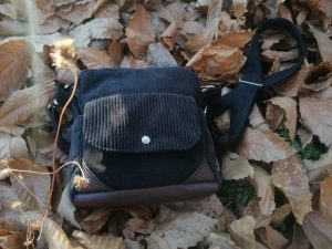 Petite pochette, Pitchoune Ensarriada "full black" ,jeans upcycler, simili , velours et coton