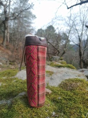 Étui à lunettes , cartes de jeux , objets divinatoires , aiguilles à tricoter,  "Le Dragon gardien d'un automne impérial", suédine, nubuck, simili, tissus d'ameublement....