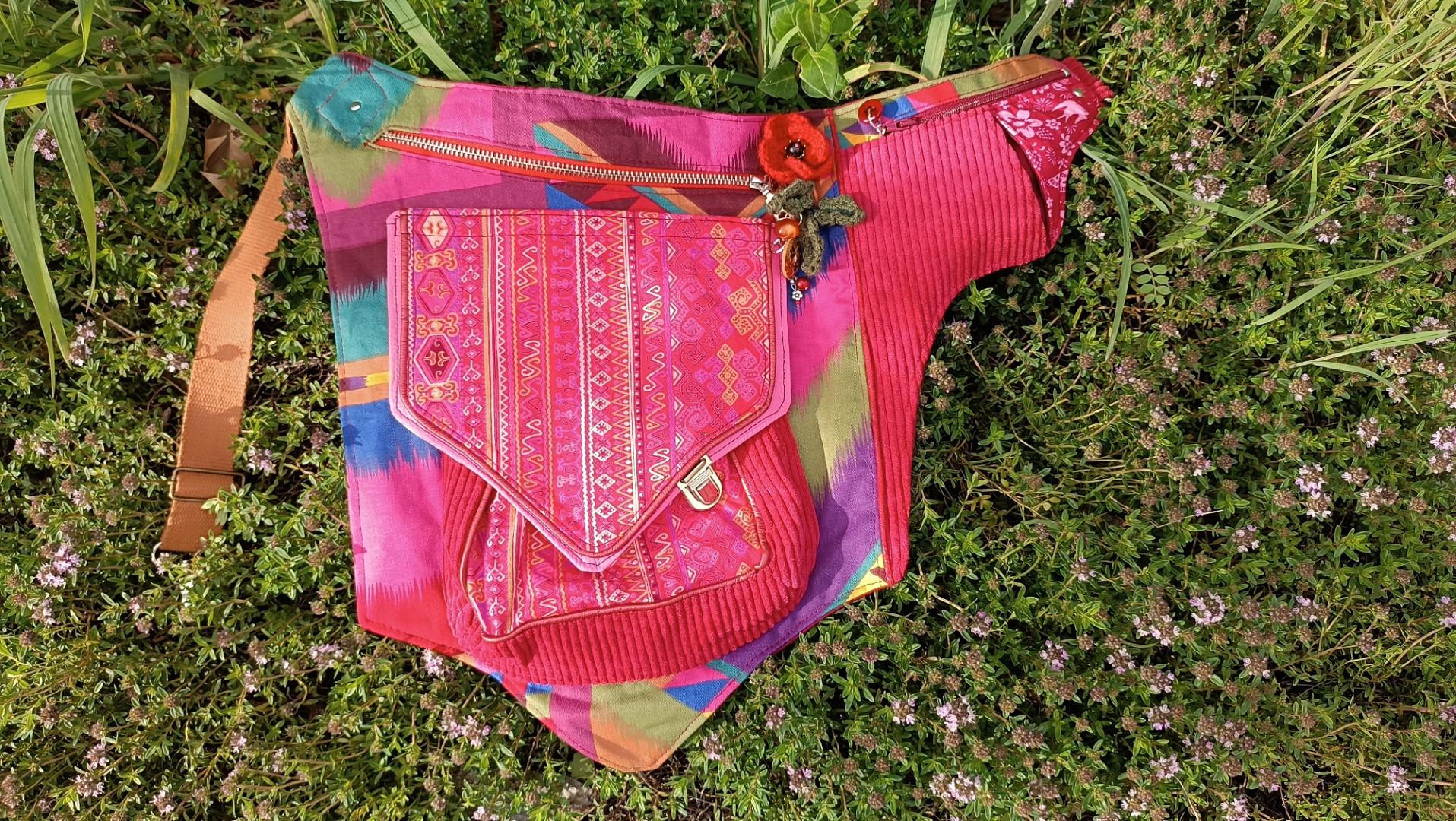 Sac ceinture, Ratapenada "free woodstock pink colore", tissus vintage, coton, simili velours.. – Image 3
