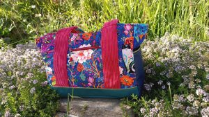 Sac à main "Causse", Sac à main Causse , de Katy , Festivité gipsy framboise fleuries ;velours, simili