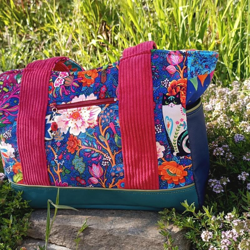 Sac à main « Causse », Sac à main Causse , de Katy , Festivité gipsy framboise fleuries ;velours, simili