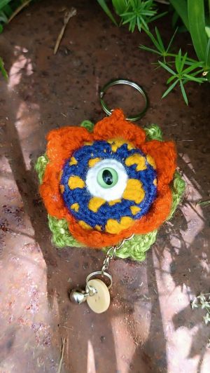 Porte-Clés Fleur Mandala Psychédélique à l'Œil , fleur mandala crochetée main , acrylique , Boutons