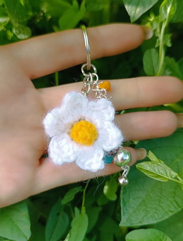 Porte-clés, Floraison de Pommes de Terre Féérique, fleur crochetée main , acrylique , apprêts