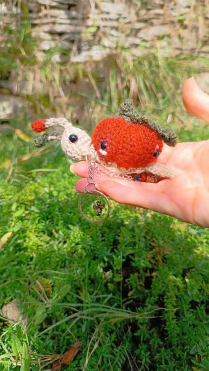 Amigurumi escargot à pampille , cagouille, caracole, porte-clé, citrouille , crocheté main (Copie)