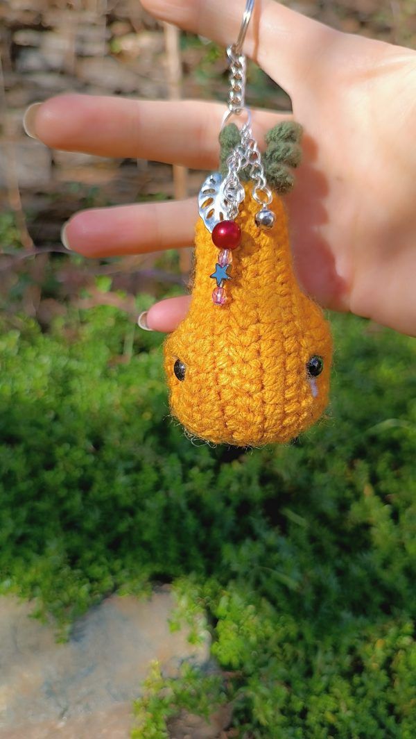 Porte-Clés Courge Butternut Moutarde – Crocheté à la Main avec Détails Automnaux