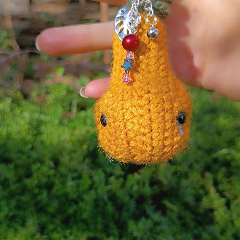 Porte-Clés Courge Butternut Moutarde – Crocheté à la Main avec Détails Automnaux