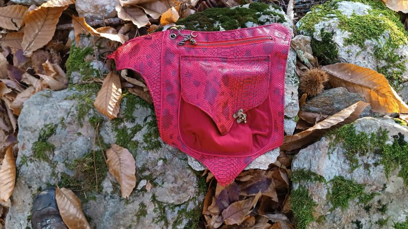 Sac ceinture, Ratapenada "Satanas" - L'Appel des Abysses, Simili Snake Rouge et Toile Bordeaux – Image 3