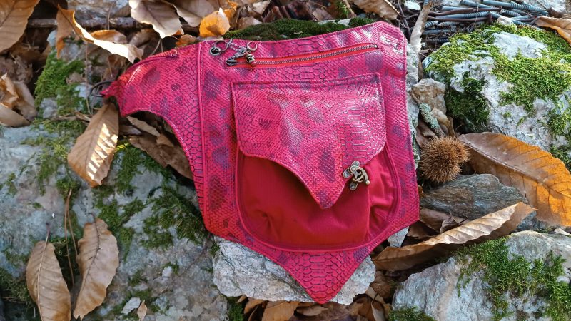 Sac ceinture, Ratapenada "Satanas" - L'Appel des Abysses, Simili Snake Rouge et Toile Bordeaux – Image 4
