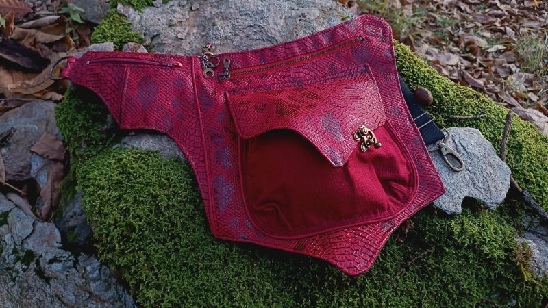 Sac ceinture, Ratapenada "Satanas" - L'Appel des Abysses, Simili Snake Rouge et Toile Bordeaux – Image 15