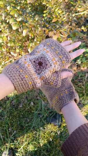 Mitaines "Douceur des Cévennes" – Granny Squares Naturels et Bohèmes