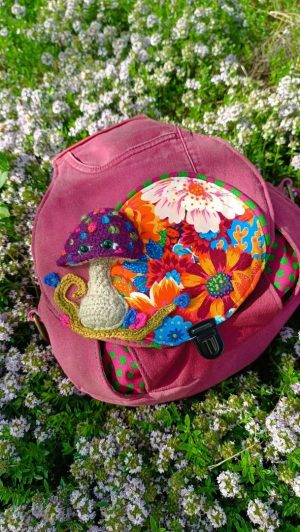 La caraboule , sac ,Besace ronde ,  "Champi Fou" – Ode à l’Été Psychédélique, Cotons, jean's u'pcycler, velours champifou crocheter