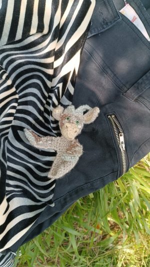 Sac ceinture, Ratapenada "Sac ceinture "Biquette Cyber'Psyché" – Création sur mesure  Jean noir, velours zèbre psychédélique, esprit cyber-tribal