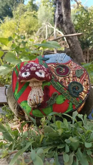La caraboule , sac ,Besace ronde , Champifou , Gardien des Esprits Éclos de la Mousse  , Cotons, jean's u'pcycler, Fausse fourrure champifou crocheter