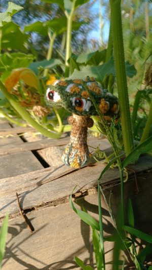 Porte-clés , champignon , Champi'fou Vert aux spores jaunet et blanc psychédélique, crocheté main acrylique, ouate hypoallergénique