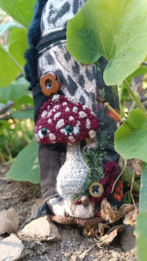 Trousse pot cylindrique, Lo Casal des Champifou, L'apothicaire, motif crochet cotons, jeans fausse fourrure, simili