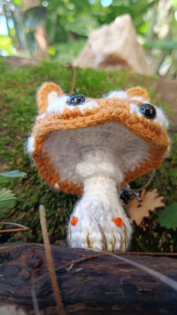 Porte-clés , champignon , Champi'fou – Amanite psychatdélique , crocheté main acrylique, ouate hypoallergénique – Image 4