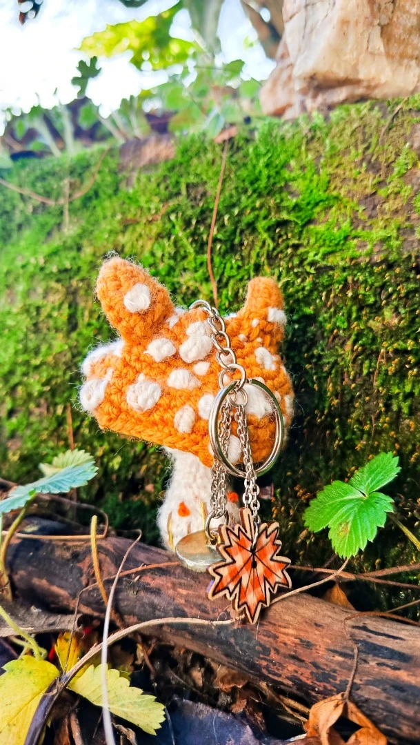 Porte-clés , champignon , Champi'fou – Amanite psychatdélique , crocheté main acrylique, ouate hypoallergénique – Image 8