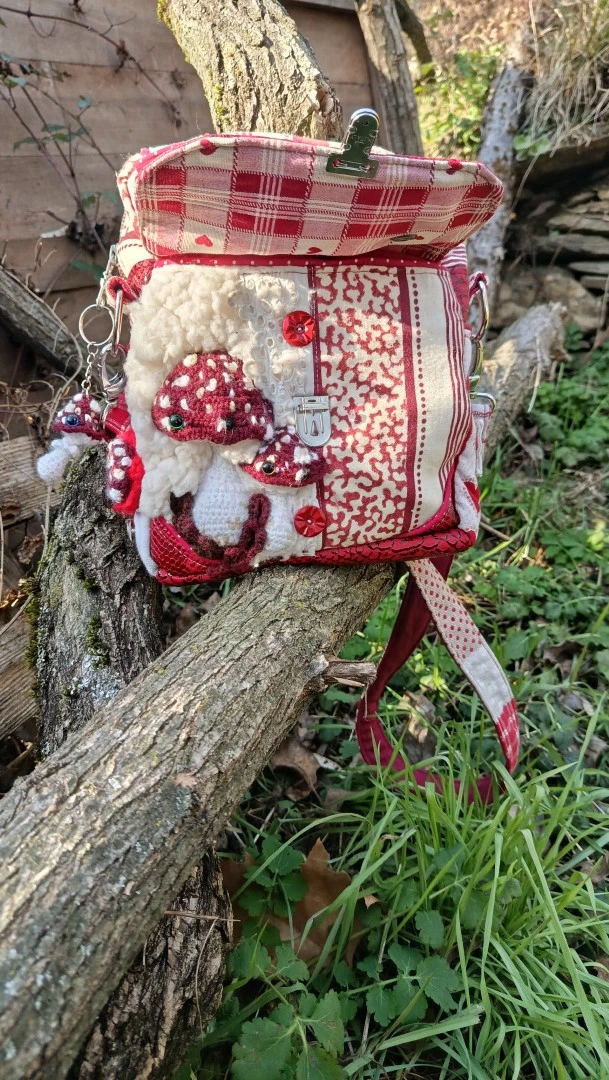 Petite pochette, Pitchoune “Ensarriada” — AmanitaFola, l’esprit des sous-bois champifous, jean, rayonne,tissus simili, coton, motif au crochet – Image 8