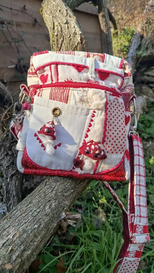 Petite pochette, Pitchoune “Ensarriada” — AmanitaFola, l’esprit des sous-bois champifous, jean, rayonne,tissus simili, coton, motif au crochet – Image 9