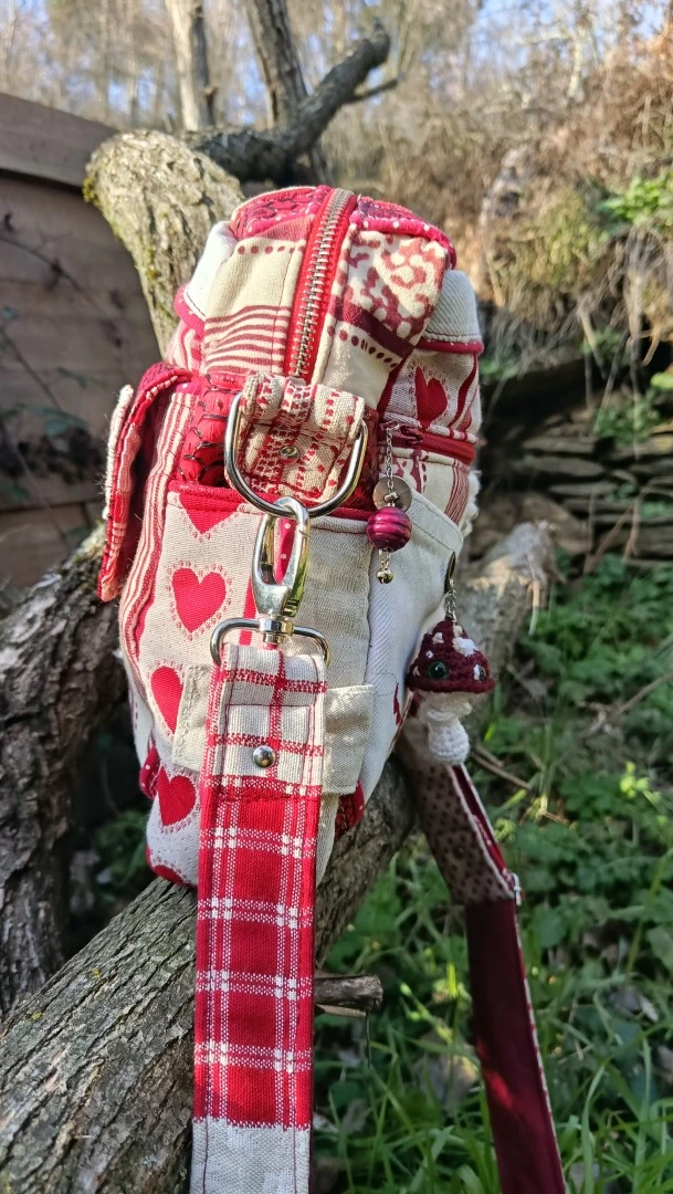 Petite pochette, Pitchoune “Ensarriada” — AmanitaFola, l’esprit des sous-bois champifous, jean, rayonne,tissus simili, coton, motif au crochet – Image 11