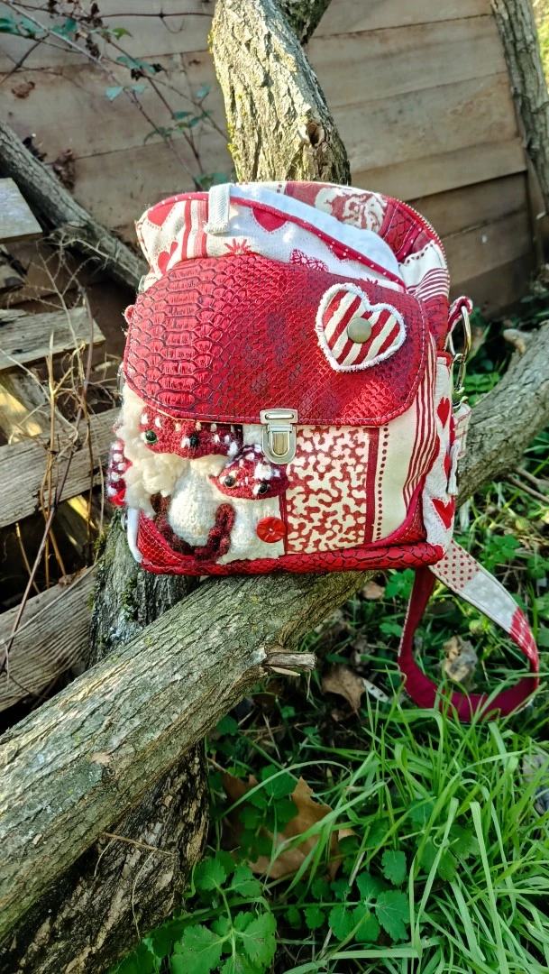 Petite pochette, Pitchoune “Ensarriada” — AmanitaFola, l’esprit des sous-bois champifous, jean, rayonne,tissus simili, coton, motif au crochet – Image 2