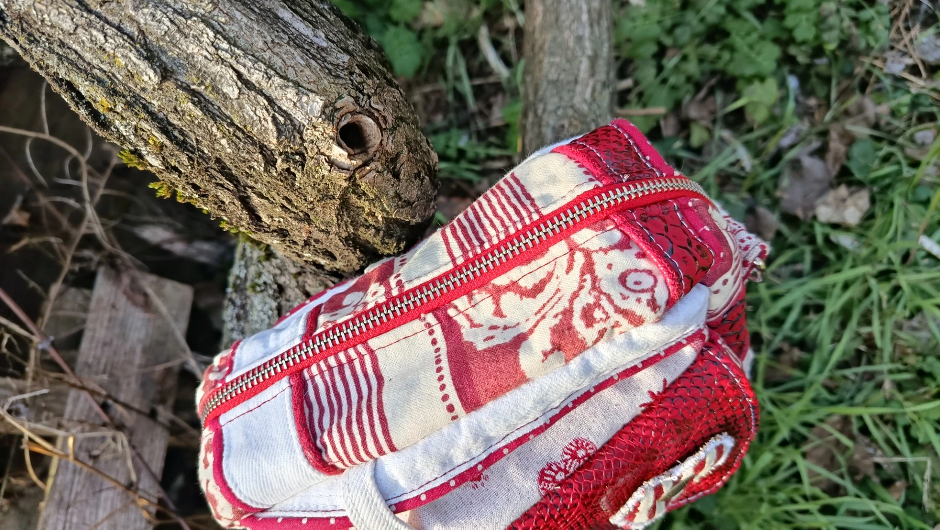 Petite pochette, Pitchoune “Ensarriada” — AmanitaFola, l’esprit des sous-bois champifous, jean, rayonne,tissus simili, coton, motif au crochet – Image 17