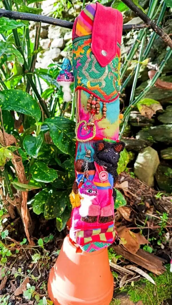 🐺 Étui totem flûte amérindienne double paroi— Le Loup, Gardien des Souffles Trans-Psychédéliques —  tissus vintage, similis, cotons, motif crochetés acryliques...