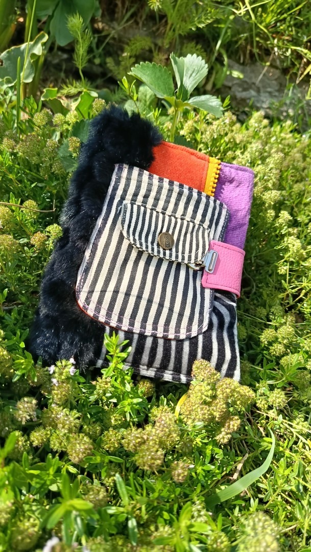 Protège-carnet de santé - Collection "Pop-Goth" (Inspiration Beetlejuice) velours, tissus d'ameublement coton, jeans..