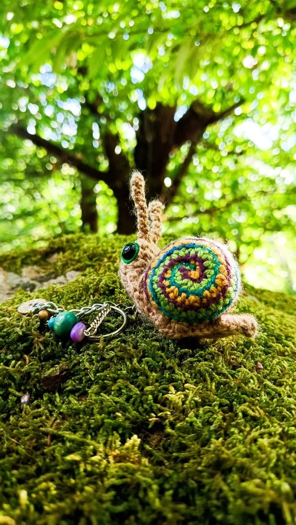 Porte-clés Escargots au Crochet – Mousses & Clairières - œil de Shiva , amigurumi, talisman – Image 3