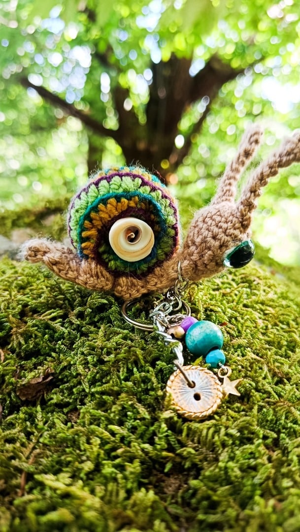 Porte-clés Escargots au Crochet – Mousses & Clairières - œil de Shiva , amigurumi, talisman – Image 5